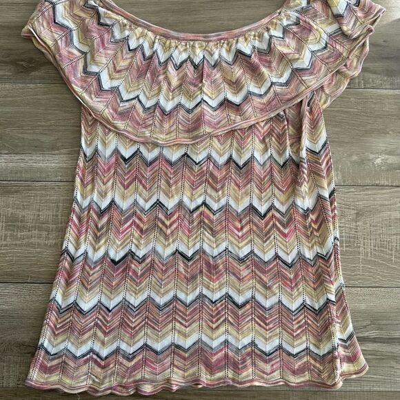 WHBM - Off the shoulder Chevron short sleeve sweater - Size M - Picture 4 of 4
